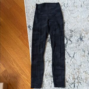 Lululemon Stylish Black Camouflage Leggings